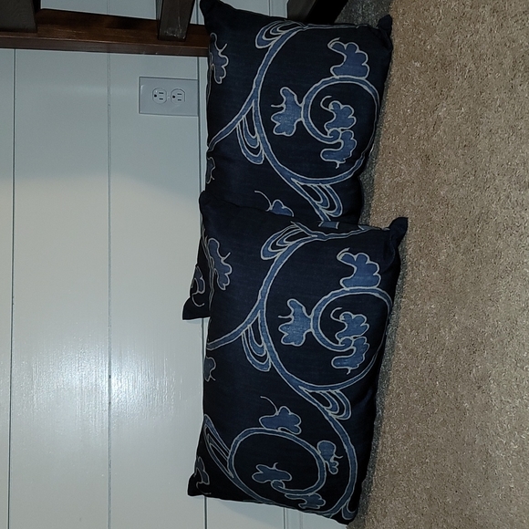 Pottery Barn Outdoor Navy Lumbar Pillows - Picture 3 of 8